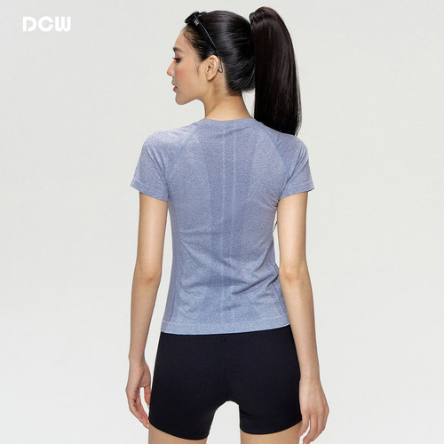 dcw修身显瘦户外休闲健身短袖女