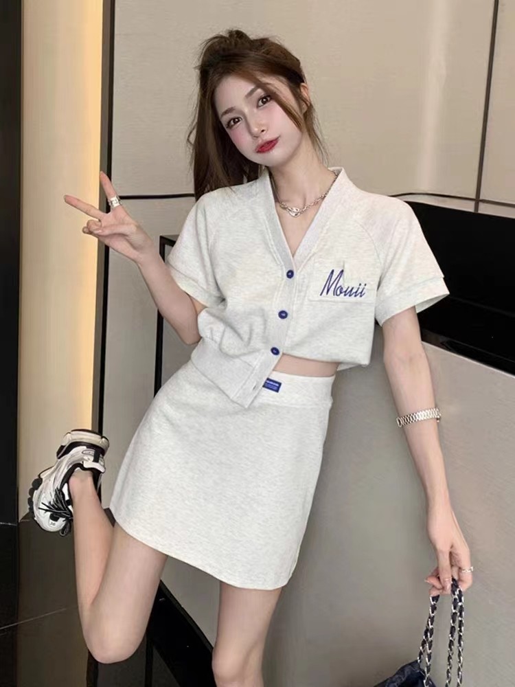 여름 여학생용 소금 기반 운동복 헐렁한 한국식 스타일리쉬 변덕스러운 반팔 짧은 치마 캐주얼 투피스 세트