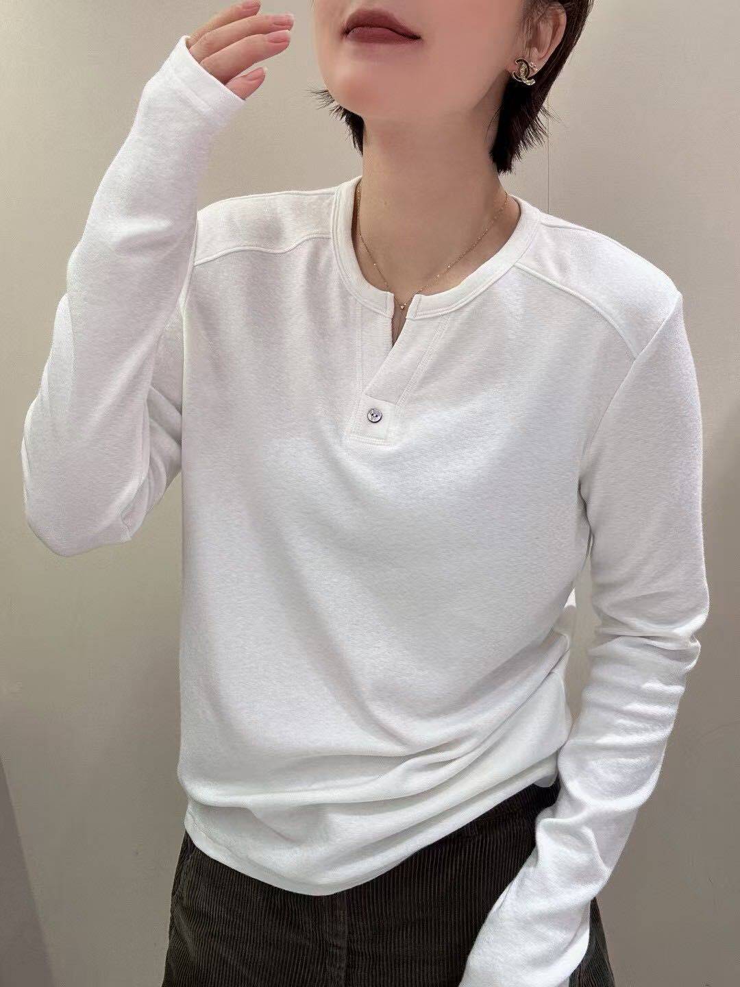壹彩薄绒显瘦百搭拼色袖长袖T恤女打底衫上衣纯色开扣宽松肥圆领
