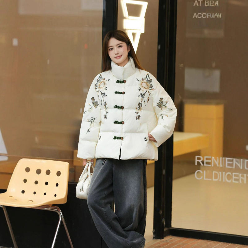新中式羽绒服女2025冬季立领刺绣90白鸭绒立领盘扣民族风宽松外套