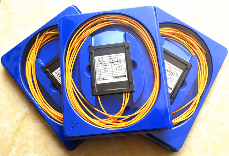 有线电视一分三光纤分路器FBT1x3分光器20:30:50盒式全新定制加工