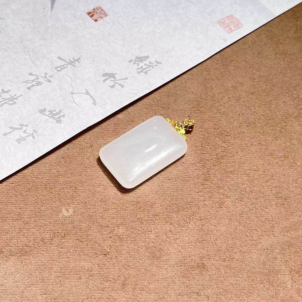 【慕斯格瑞】18k和田白玉无事牌吊坠JY0371210060