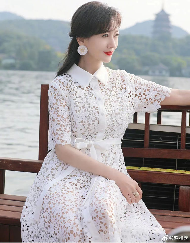 赵雅芝明星同款白色连衣裙女夏季新款收腰显瘦气质镂空衬衫长裙