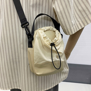 波吉超轻便运动户外拉链抽绳斜挎包多用小包水杯包手机包2026新款