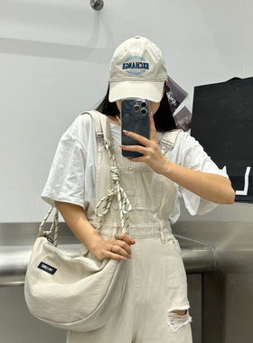 潮牌斜挎包男休闲单肩包运动饺子包女大容量挎包绳结通勤包尼龙包