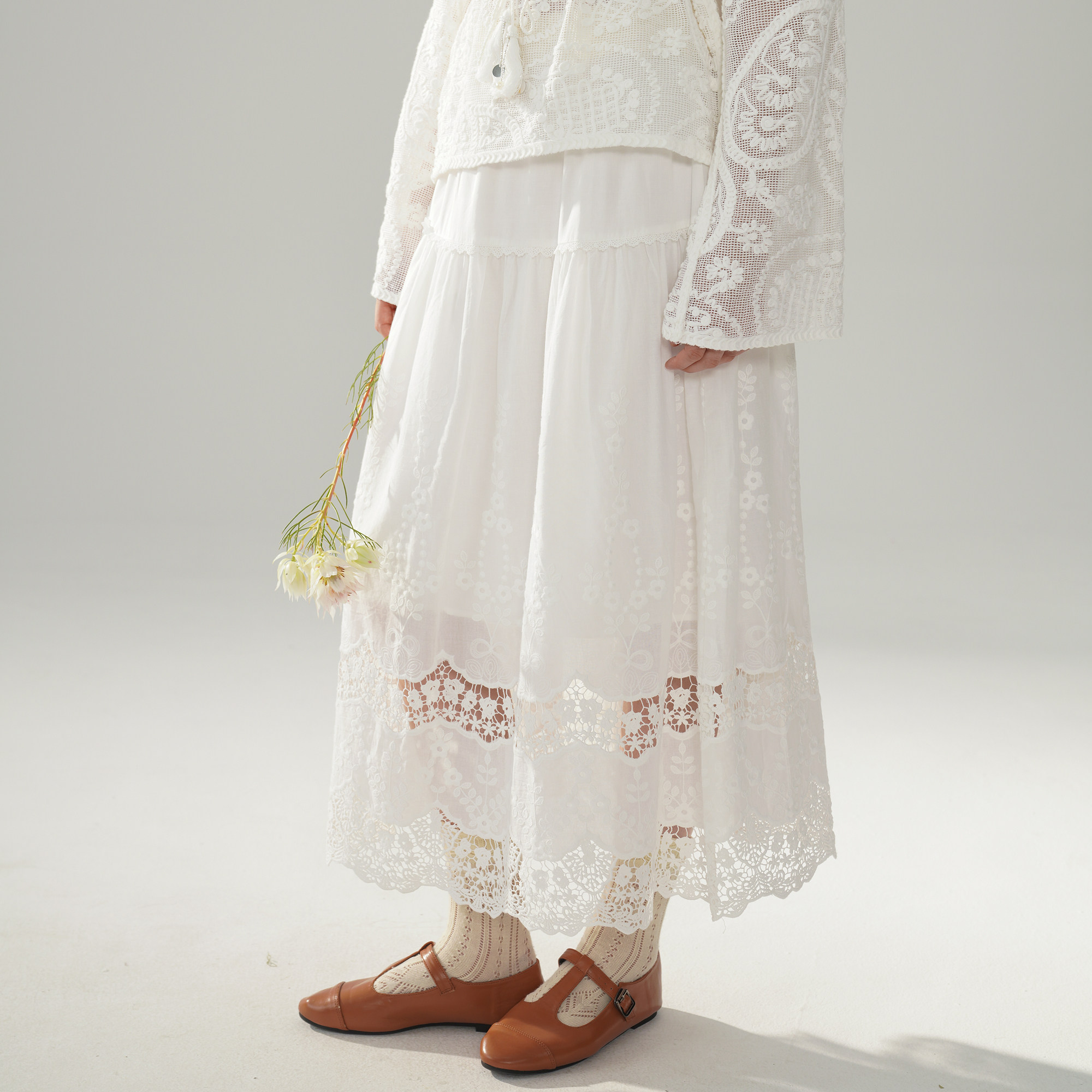 脸儿艺 精致电脑刺绣镂空 白 藏蓝 森女棉布半身裙