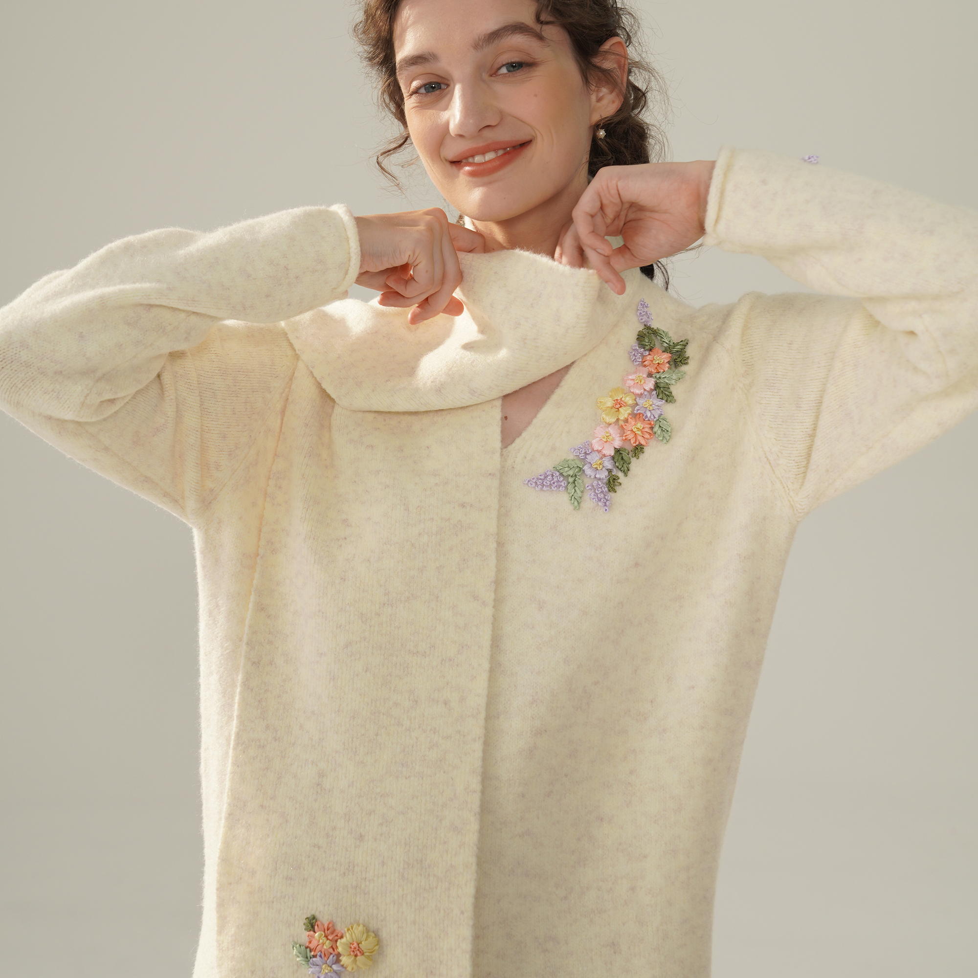 脸儿艺 手工绸带绣 淡雅花 羊毛针织杏色紫色宽松连衣裙+围脖套装