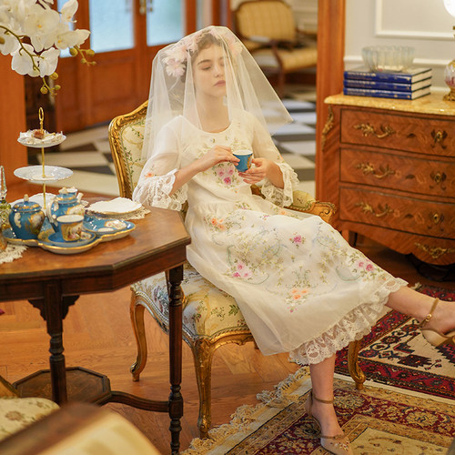 脸儿古董绣花法式森女婚纱礼服