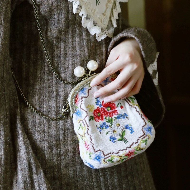 复古脸儿精美十字绣铁链条百搭包