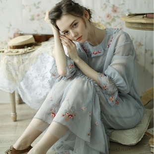喇叭袖 脸儿艺 复古花瓣领 十字绣花 宽松森女连衣裙 温婉蓝灰