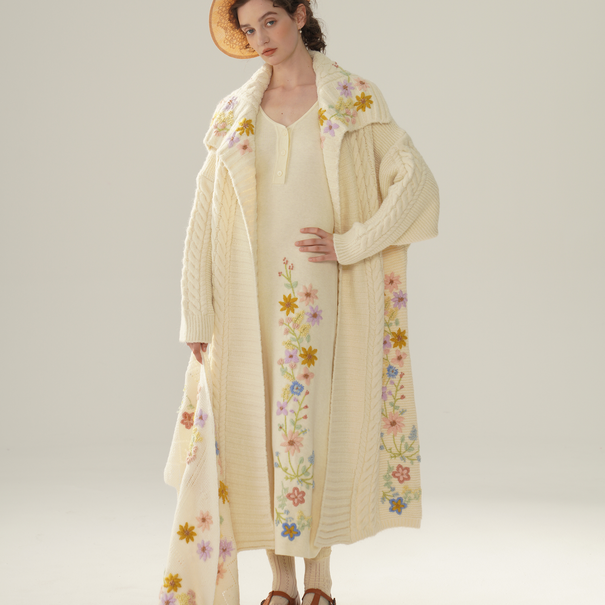 脸儿艺原创 重磅手工绣花 奶茶清新乳白螺纹针织羊毛长款开衫毛衣