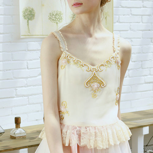 脸儿钉珠盘花杏色森女百搭吊带