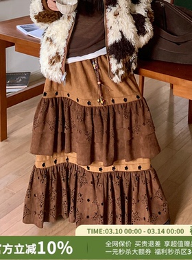 YANAG棕色拼接花瓣激光镂空麂皮半身裙女26春夏新款