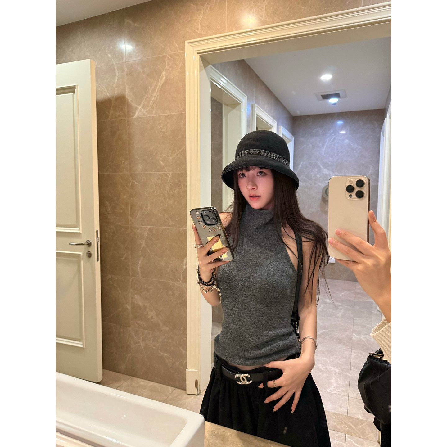 Here yaya shop 中古时髦精精致穿搭显直角肩毛线高领挖肩背心