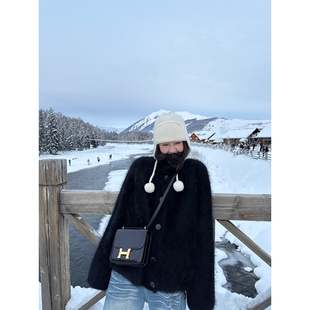 Here shop黑色美学店主超爱加厚浣熊特种动物毛立领极简毛衣 yaya