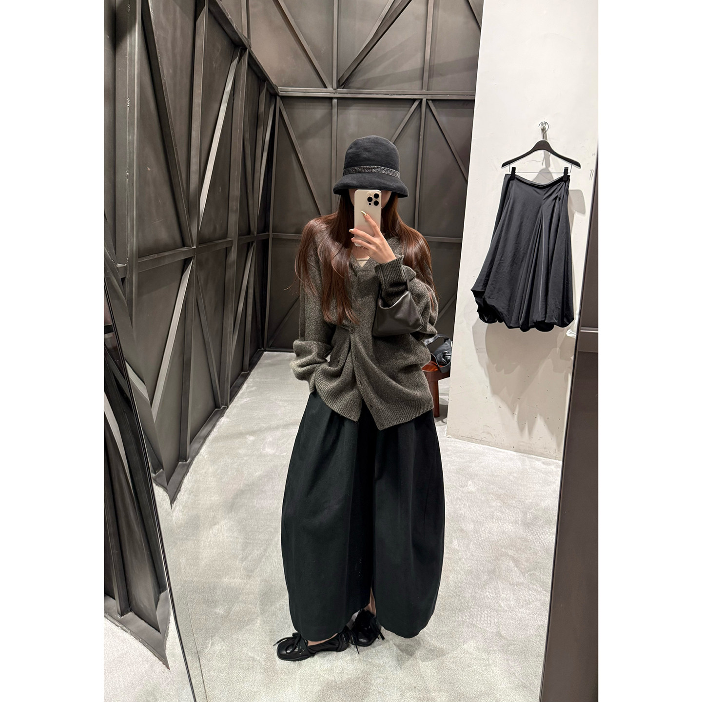 Here yaya shop 强推本期c位wan能穿搭定制麻料时髦气球八分裤