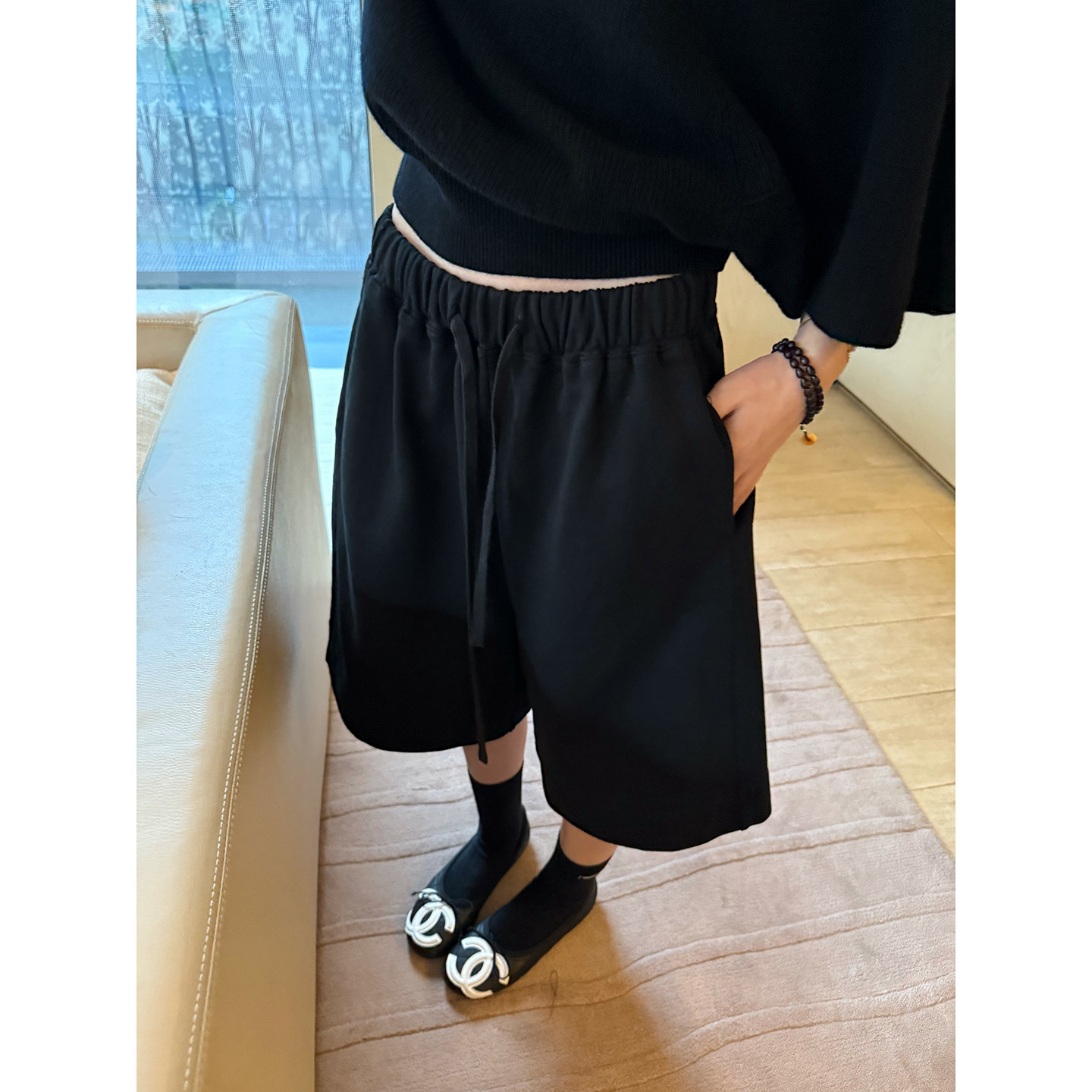 Here yaya shop 嬉皮运动裤本期wan能穿搭时髦颓废筋骨感运动中裤图片