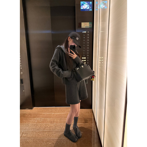 Here yaya shop 冬日慵懒高级松弛感30%澳洲羊毛连帽毛衣短裤套装