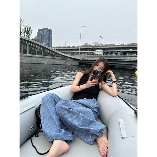 Here yaya shop 享受假日视觉清凉感松弛随意水洗工艺浅蓝格子裤