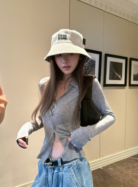 Here yaya shop 8.10 20:00淡然纯欲调调天鹅颈精致小翻领长袖t