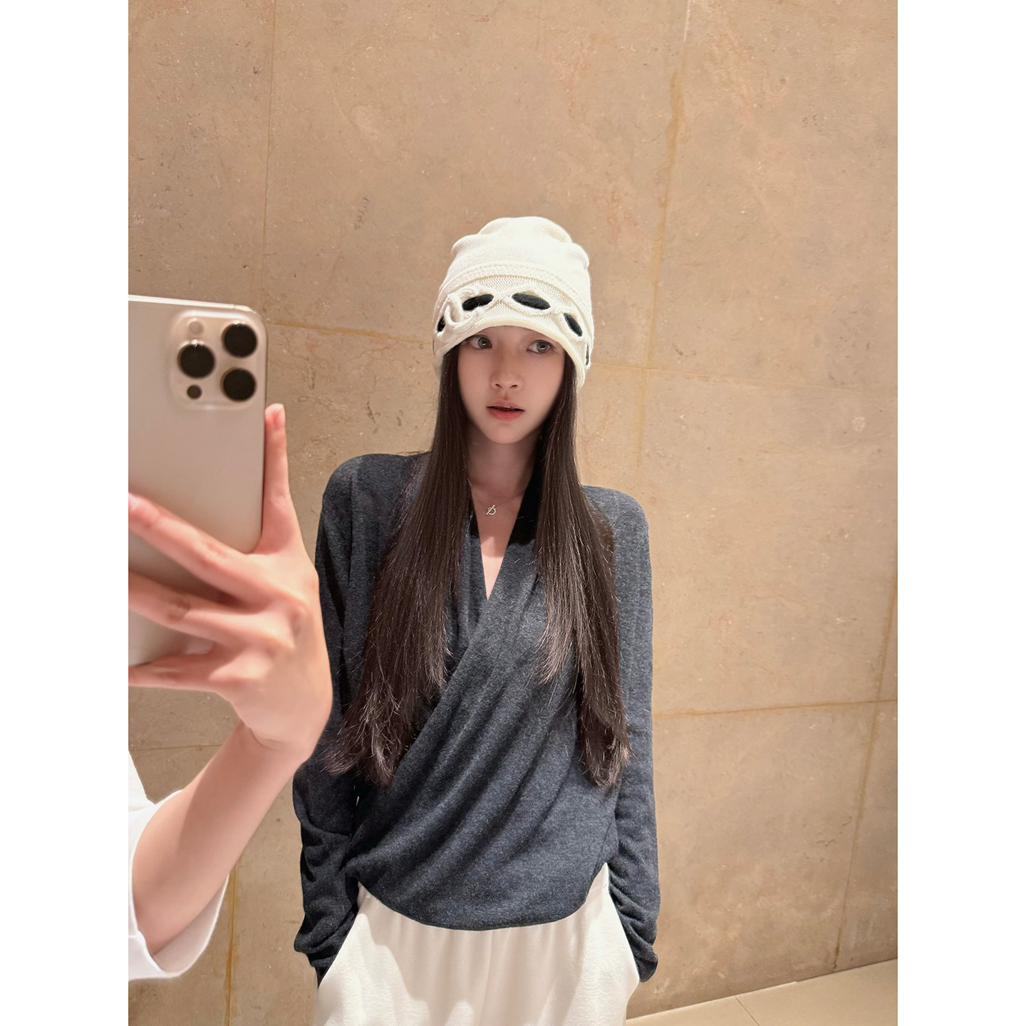 Here yaya shop si服系列冷淡且随意100%绵羊毛纸片人交叉领毛衣