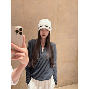 Here yaya shop si服系列冷淡且随意绵羊毛纸片人交叉领毛衣
