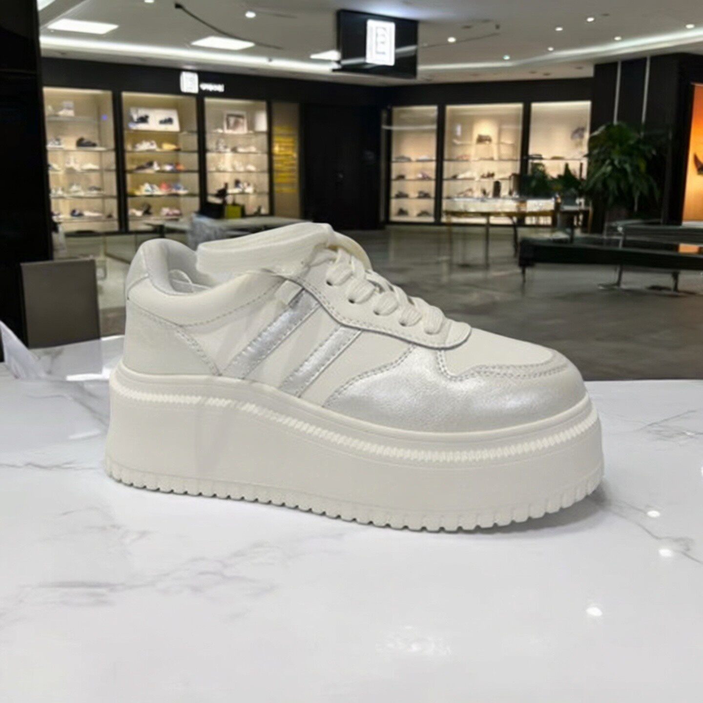 EBLAN伊伴女鞋厚底休闲小个子爆款2026春季新款松糕白色B26158819