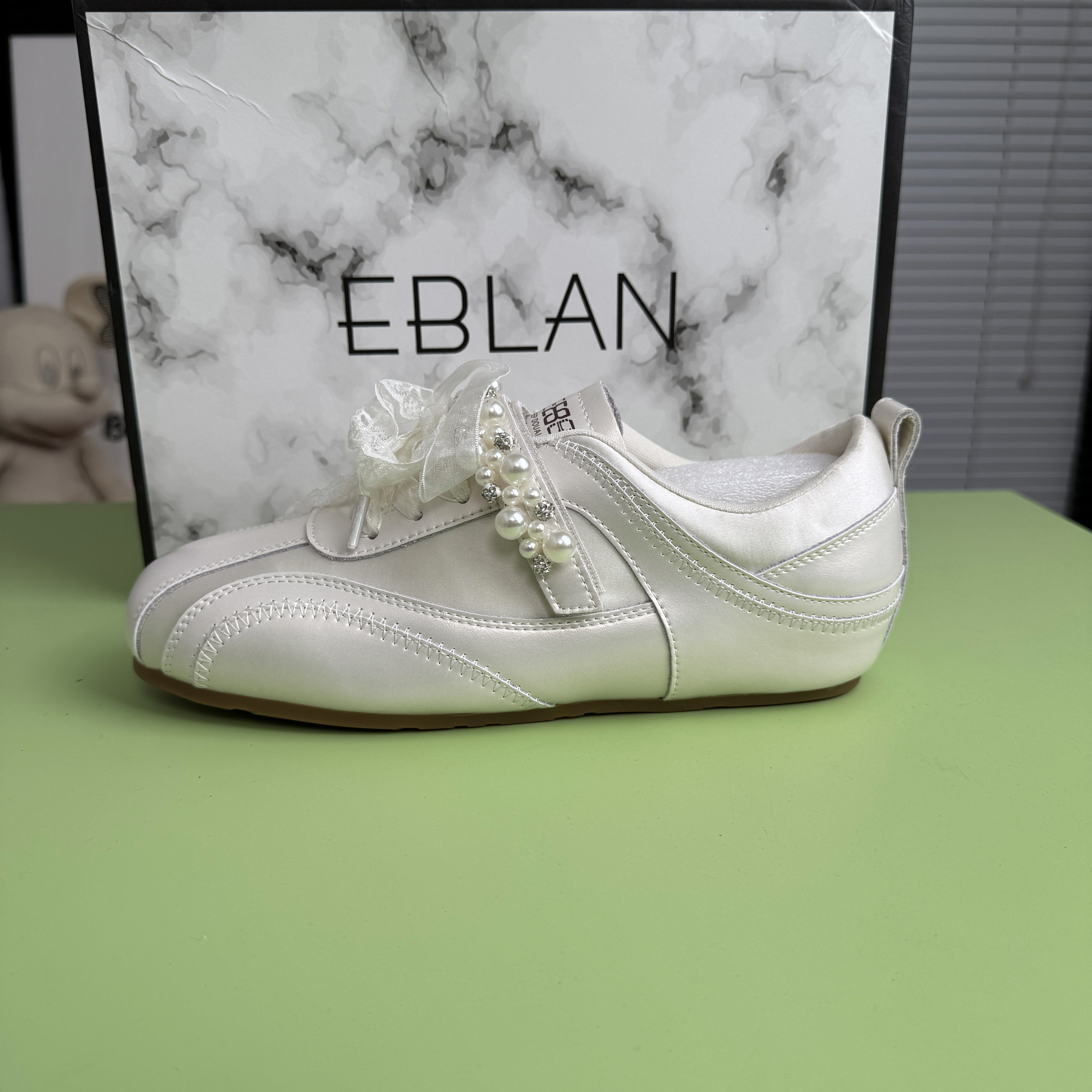 EBLAN伊伴女鞋银色休闲德训鞋