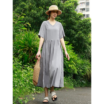 掂量春夏新款纯色简约短袖连衣裙