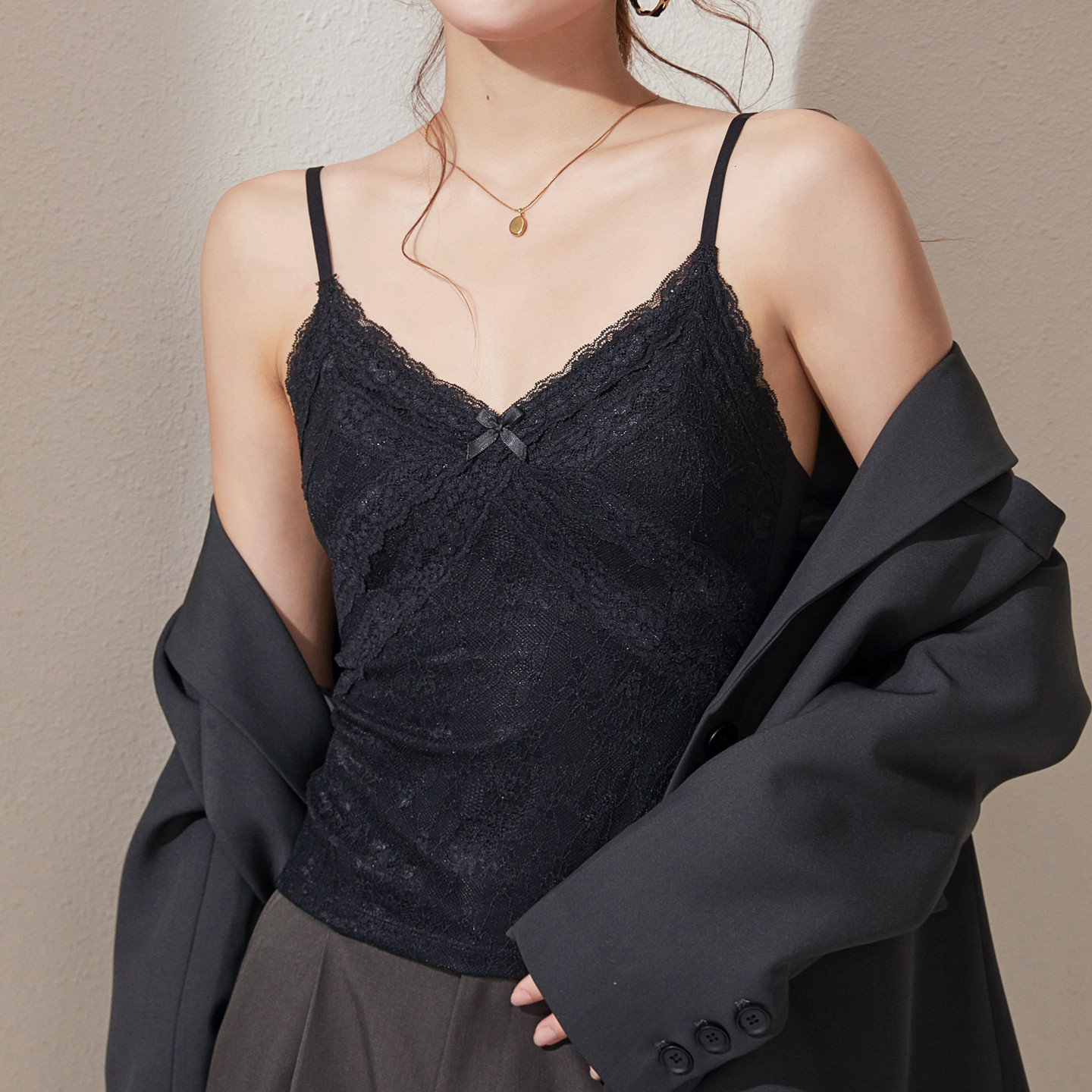 蕾丝吊带背心女2026秋季美背内衣带胸垫一体内搭纯欲打底外穿上衣