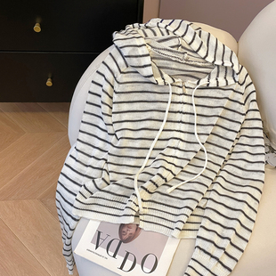 小C家 条纹连帽针织衫女2026新款春薄款拉链开衫宽松罩衫短款帽衫