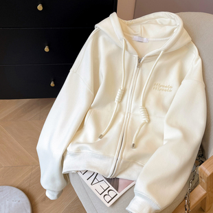 小C家 植绒字母连帽卫衣女款2026新款早春奶系学院风宽松拉链外套