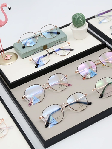 Стенд, система хранения, солнцезащитные очки на солнечной энергии