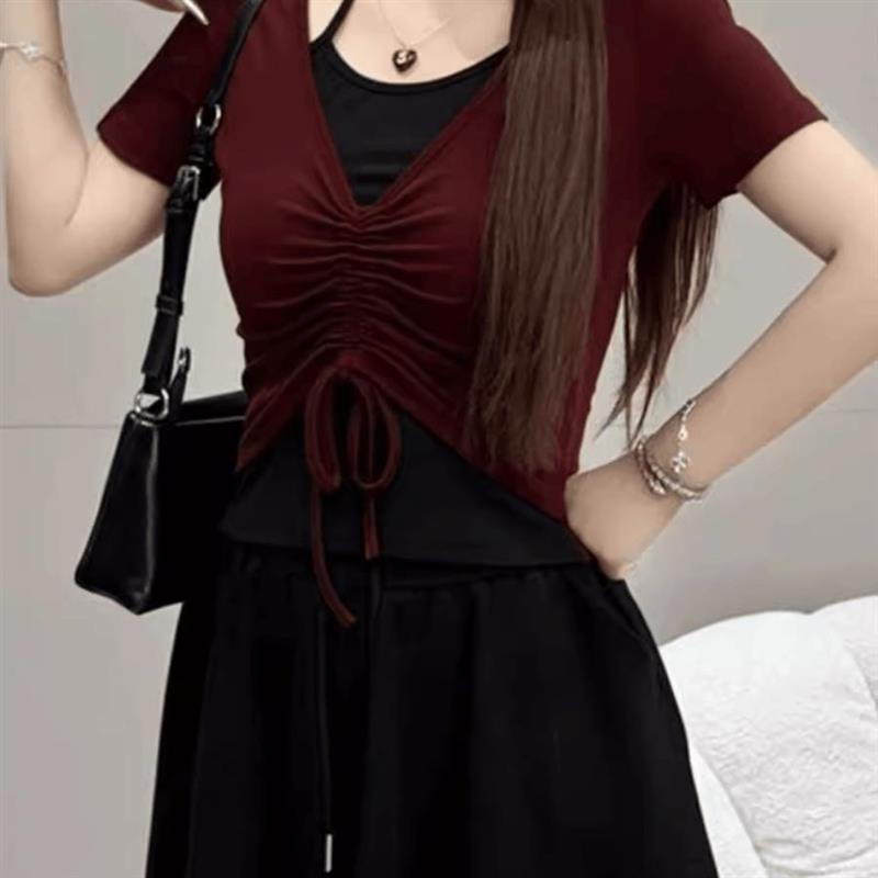 大码假两件V领挂脖短袖t恤女夏季设计感修身显瘦别致甜辣短款上衣