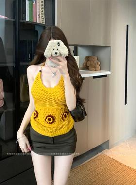 黄色花朵镂空针织挂颈吊带背心女夏季辣妹短款设计感度假外穿上衣