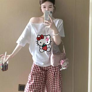 甜辣hellokitty印花斜肩短袖女t恤夏季2025新款宽松慵懒露肩上衣