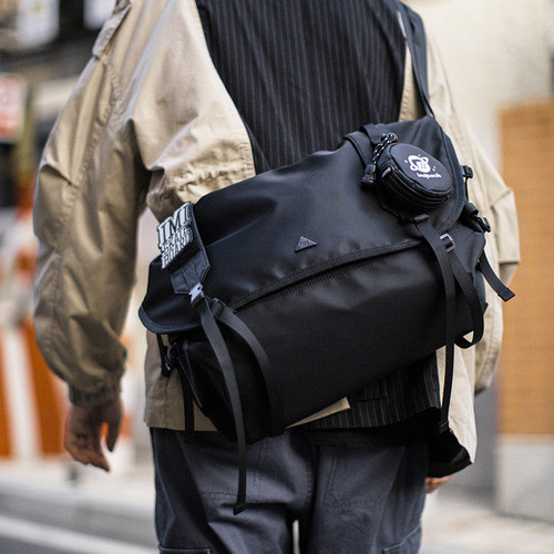 iMipack可变形可换绣章潮流挎包