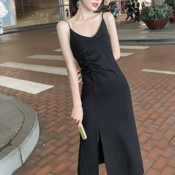 性感度假新款V领吊带连衣裙女设计感2025春款显瘦气质打底裙内搭