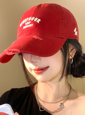 红色字母刺绣破洞棒球帽女宽帽檐大头围鸭舌帽韩系显脸小百搭帽子