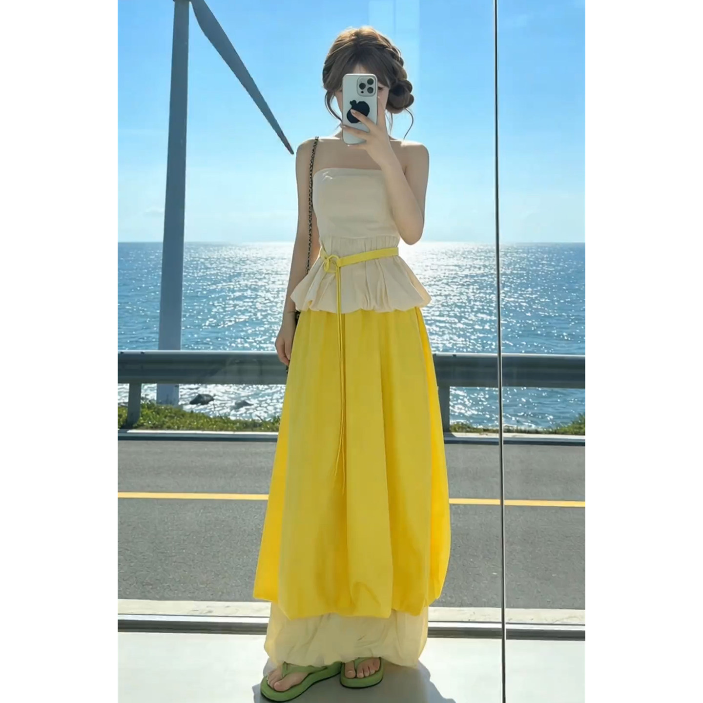 海边度假抹胸背心套装连衣裙子女夏季2026新款多巴胺黄色花苞长裙