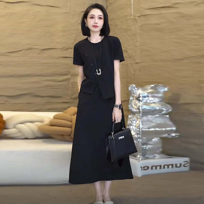 洋气减龄高级感套装女2026年夏季新款不规则圆领上衣半身裙两件套