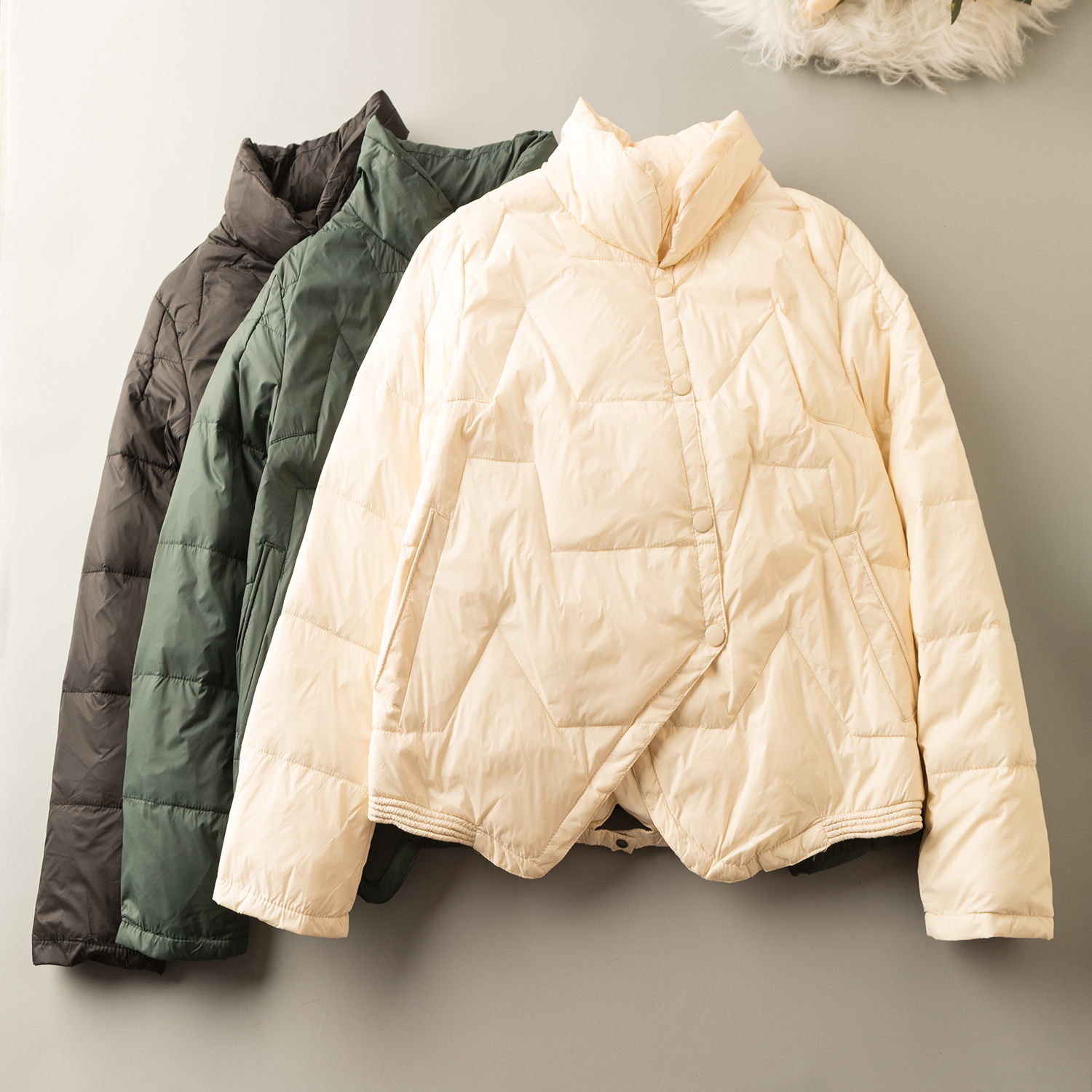 保暖舒适翻领长袖单排扣羽绒服