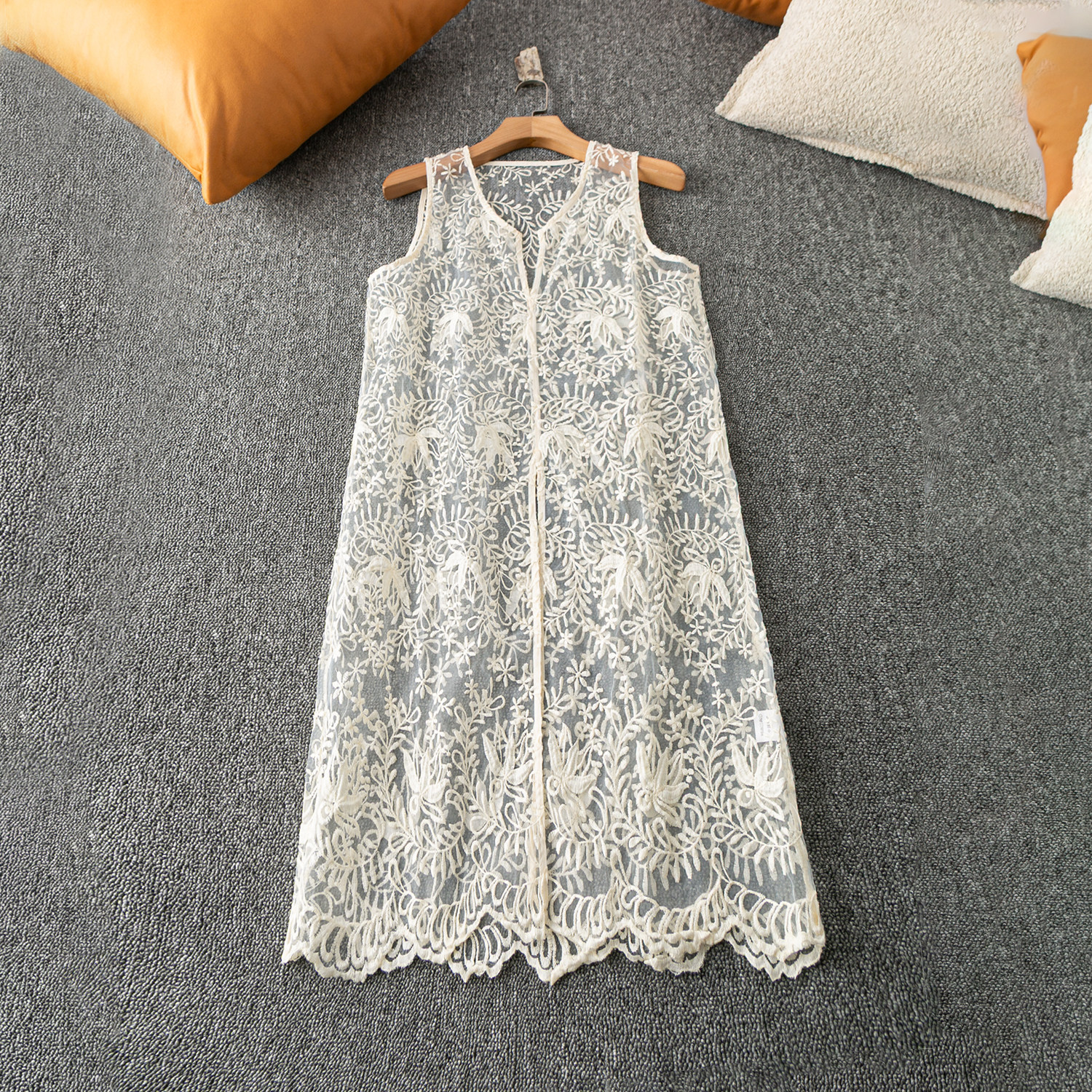 春夏外贸韩版新款  温柔简约   刺绣蕾丝花  V圆领背心连衣裙罩衫