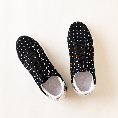 春秋款韩版时尚小白鞋黑底清新