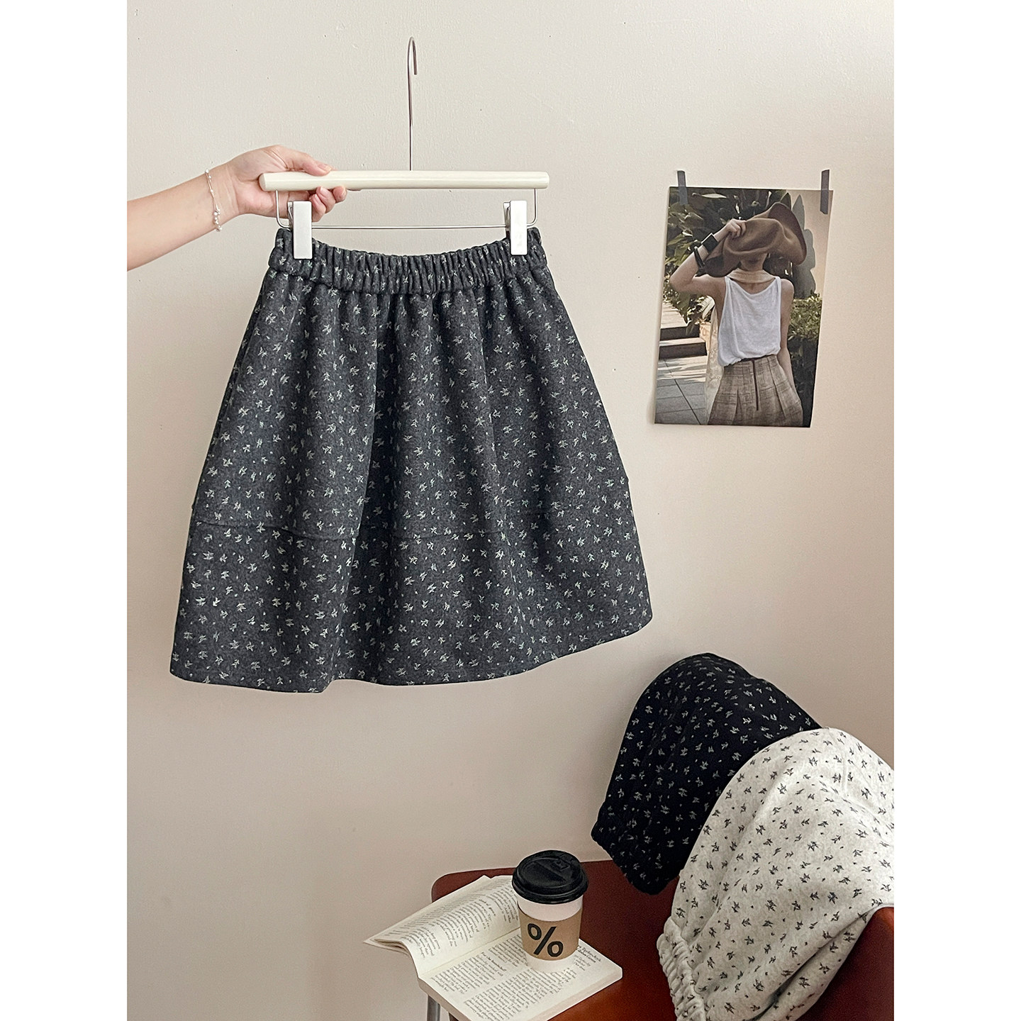 日韩miu系复古碎花毛呢料蓬蓬裙