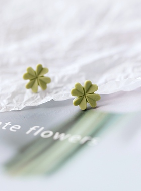 绿色小清新文艺森系风甜美四叶草防过敏纯银耳钉小巧少女陶瓷耳饰