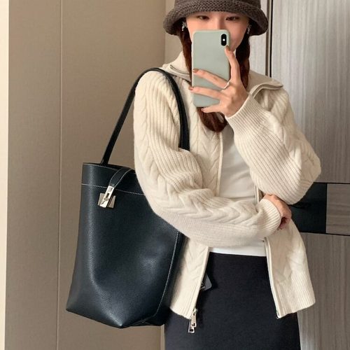 跟冬天的外套适配度很高！大容量托特包质感炸裂高级单肩手提包