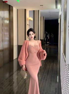 法式气质粉荔色厚实毛衣外套+蕾丝花边拼接鱼尾吊带连衣裙