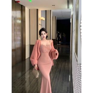 法式气质粉荔色厚实毛衣外套+蕾丝花边拼接鱼尾吊带连衣裙