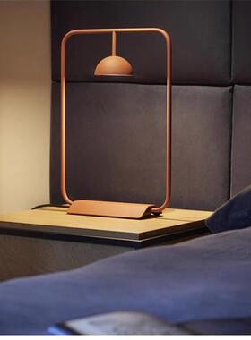 极简北欧设计师装饰台灯酒店客厅卧室书房灯个性黑色小圆头轻奢氛